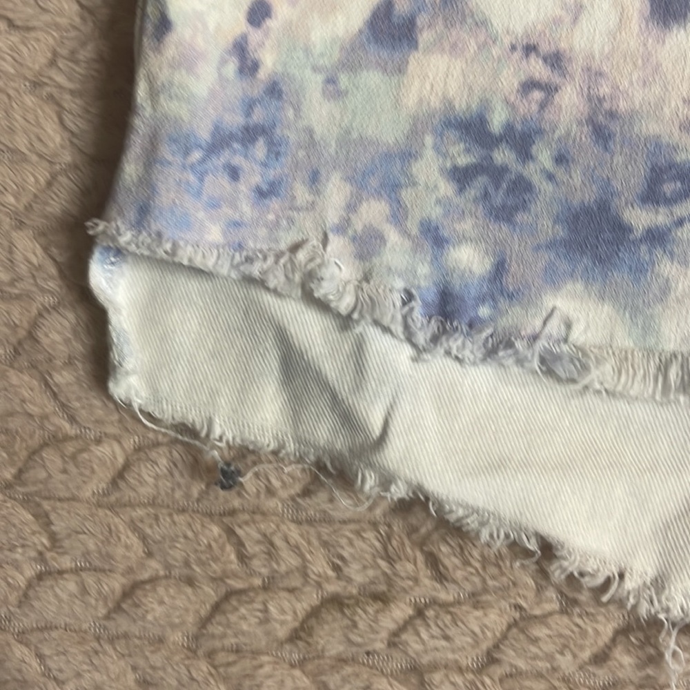 Size 16 high-rise Women’s blue/purple/light pink and white tie-dye shorts NWOT - Picture 3 of 6